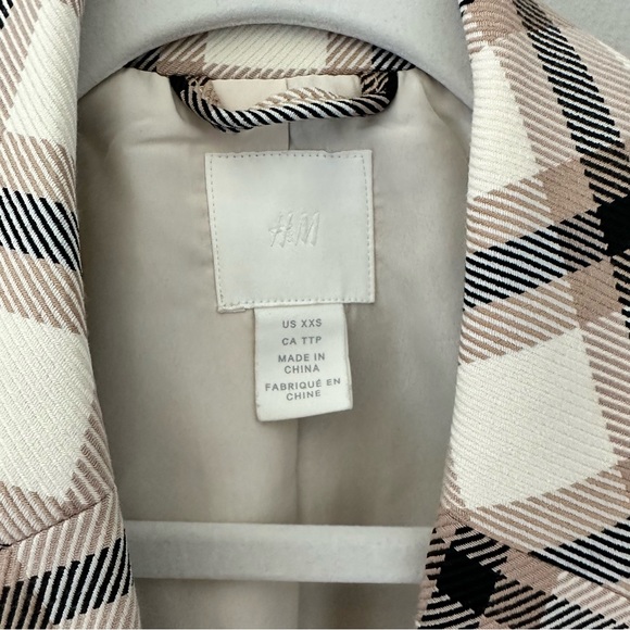 H&M (XXS) Double-Breasted Blazer in Ivory, Black and Beige Plaid - Picture 3 of 14